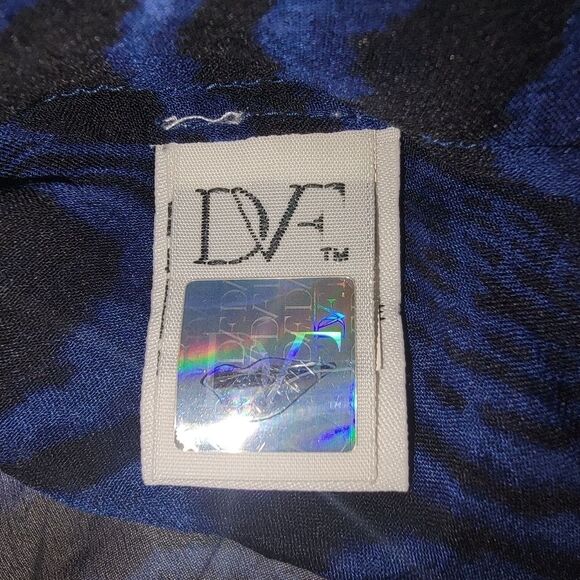 Diane von Furstenberg Dark Blue & Black Woodgrain Print Silk blouse top size 8 - Picture 8 of 10